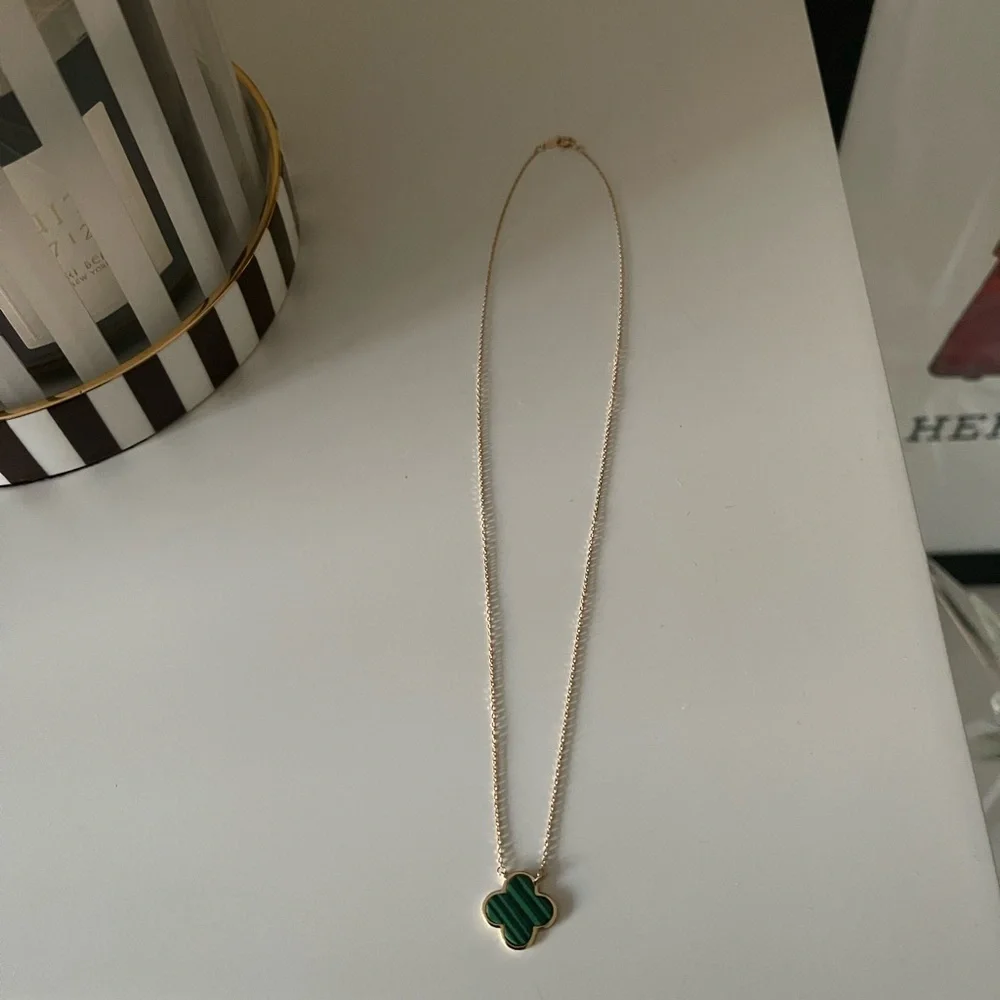 Solid 14k Gold Malachite Clover Necklace - Picture 1 of 4